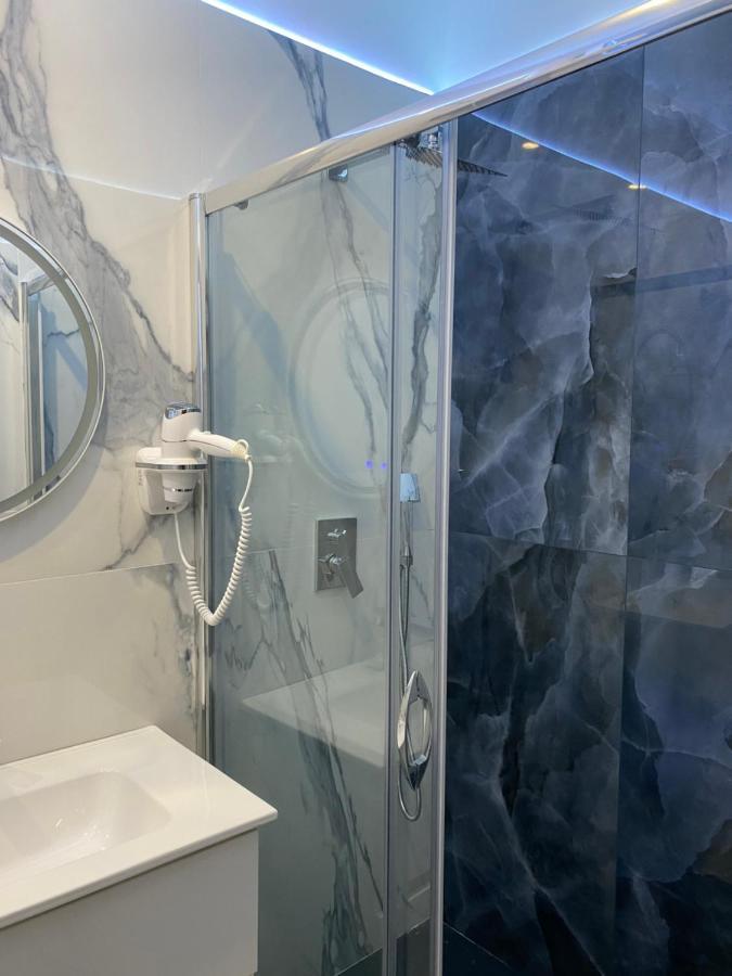 The Nest Of Via Toledo Apartment Наполи Екстериор снимка
